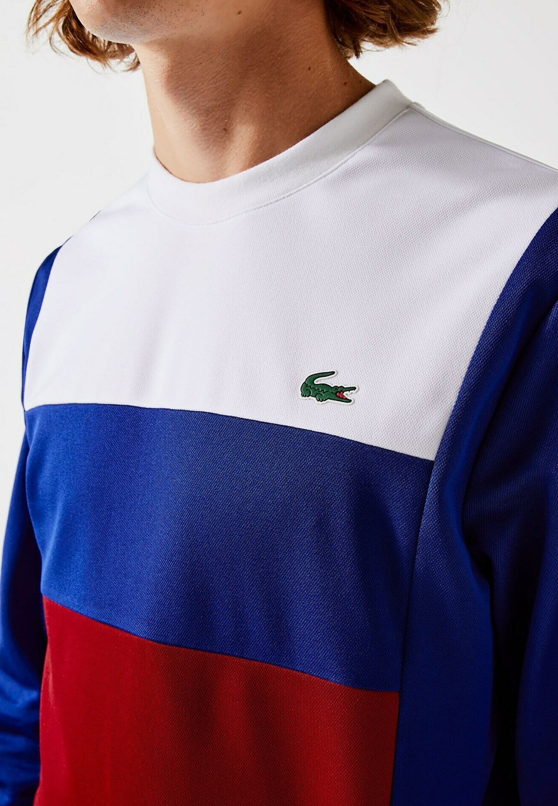 pull lacoste bleu blanc rouge