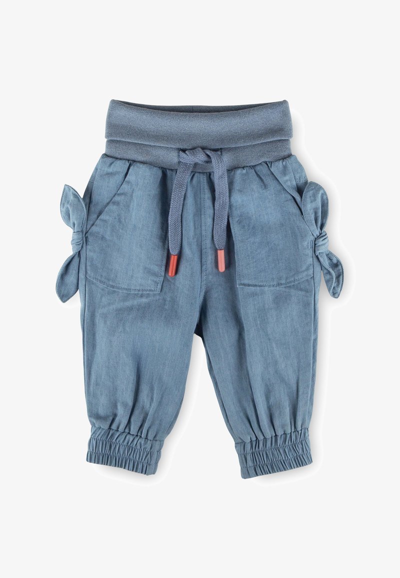 Pantalon pour tout-petit bleu clair avec poignets élastiqués, taille côtelée, cordon de serrage avec embouts rouges, grandes poches avant et nœuds décoratifs sur les côtés.
