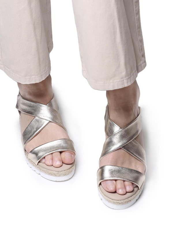 INDRA-P - Keilsandalette - plati