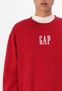 GAP LOGO CREW - Felpa - red