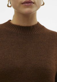 Vero Moda VMLEFILE BOXY NOOS - Džemperis - pinecone