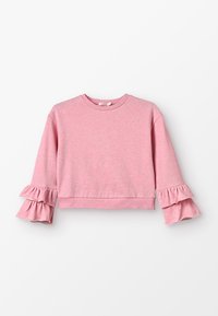 Ljust rosa crop sweatshirt i mjuk bomull, med ribbad halsringning och volangärmar som har två lager. Enkel och avslappnad design.