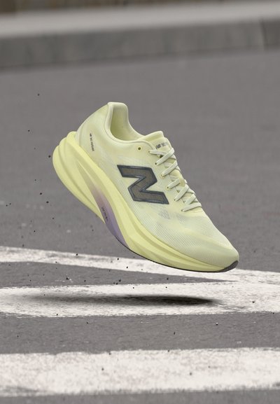 New Balance SUPERCOMP REBEL V1