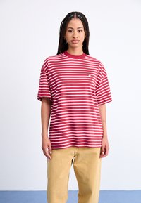 Carhartt WIP BRYNA - Tricou cu imprimeu - tuscany/white