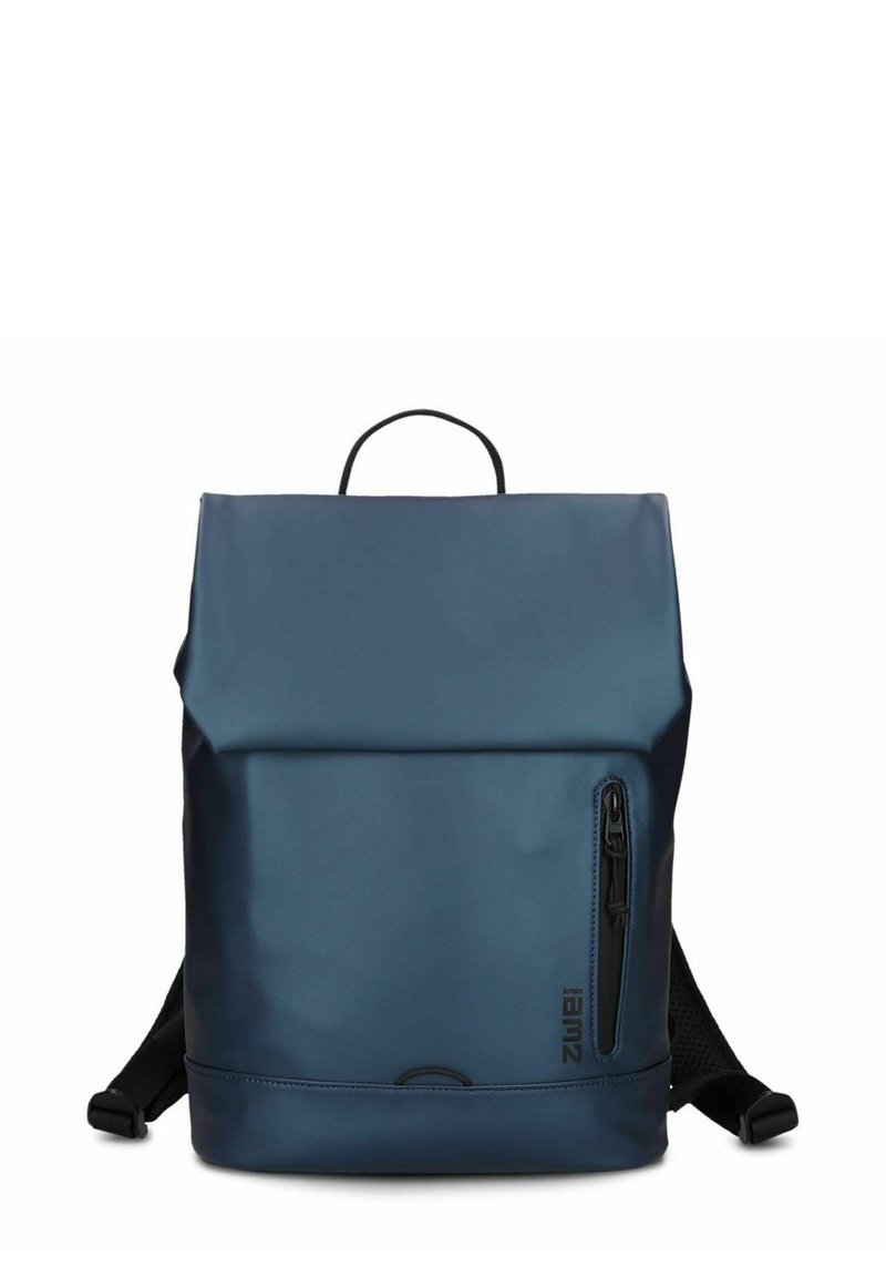 Sac à dos bleu imperméable avec une texture lisse, fermeture roulée, poche avant zippée et bretelles noires réglables. Design minimaliste.