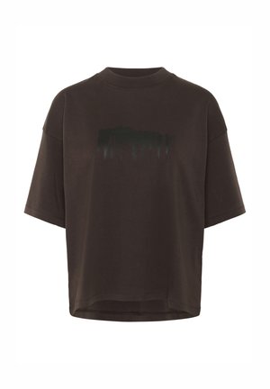 T-shirt marron surdimensionné avec un imprimé graphique noir texturé. Présente un col montant et des manches courtes, fabriqué en coton doux.