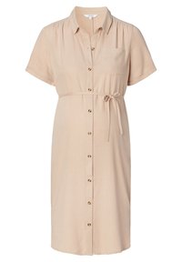 Beige košilové šaty vyrobené z lehkého materiálu, s krátkými rukávy, páskem v pase, náprsní kapsou a knoflíky ve zlatém tónu.