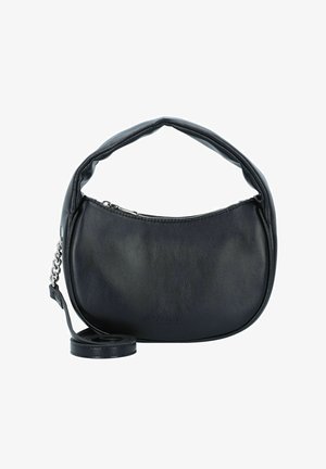 Bolso de hombro de cuero negro con forma redondeada, un asa gruesa acolchada, cierre de cremallera y correa desmontable. Presenta acentos de hardware plateado.