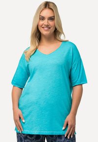 Ulla Popken COLD-DYED SHORT SLEEVE V-NECK - Jednoduché tričko - deep aqua