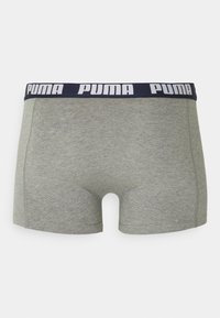 Hallid hallid bokserid, mis on valmistatud pehmest kangast, paelaga tumesinises toonis, millel on valge "PUMA" bränding. Sile tekstuur, sobiv disain.