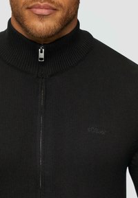 s.Oliver MIT STEHKRAGEN - Strickjacke - schwarz