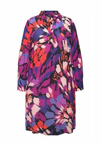 Kolorowa sukienka w kwiaty z fioletowym, czerwonym i różowym wzorem na czarnym tle, z kołnierzykiem i długimi rękawami. Gładka faktura materiału.