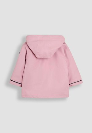 Rosa Kapuzenjacke mit einer glatten Textur, die ein schlichtes Design und schwarze Akzentverzierungen an den Ärmel hat. Rückansicht ohne sichtbare Verschlüsse.