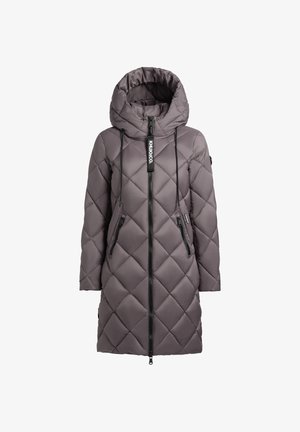 Szary ocieplany płaszcz o pikowanej powierzchni, z kapturem, zamek błyskawiczny z przodu oraz podwójnymi kieszeniami z boku. Posiada sznurek ściągający i logo na szyi.