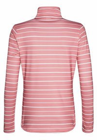 Suéter de cuello alto de manga larga rosa con rayas blancas horizontales, visto desde atrás.