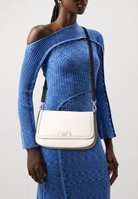 kate spade new york FLAP SHOULDER BAG - Borsa a mano - parchment