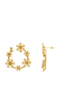 Orecchini a cerchio dorati con un design testurizzato, decorati con molteplici piccoli fiori disposti lungo un telaio circolare.