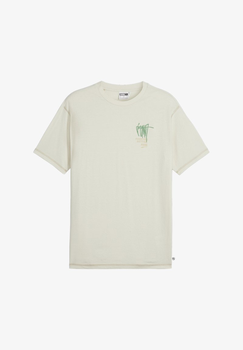 T-shirt in cotone crema con vestibilità rilassata. Caratterizzato da testo grafico verde sul petto e dettagli di cucitura sottili. Maniche corte, colletto a girocollo.