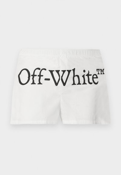 Biele šortky s elastickým pásom s veľkým čiernym nápisom "Off-White™" potlačeným na chrbte.