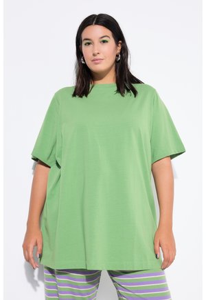 - T-shirt basic