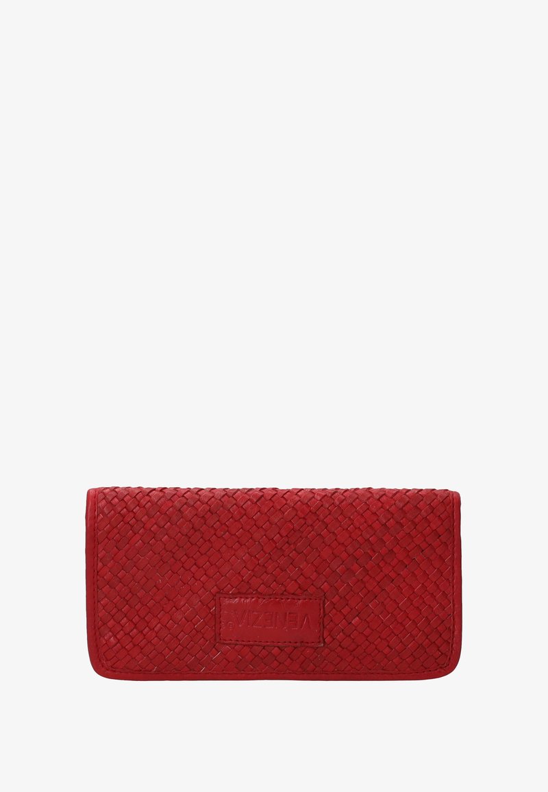 Rød vævet læderpung med rektangulær form, der har en struktureret overflade og et mærkepatch. Kompakt design, der er velegnet til det essentielle.
