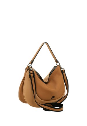 Borsa a tracolla in pelle testurizzata color cammello con rifiniture nere, due scomparti con zip, tracolle regolabili e piccolo logo nero sulla parte anteriore.