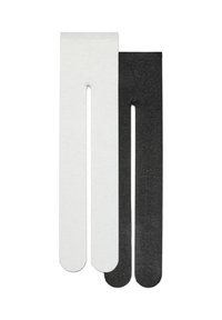 Czarno-białe legginsy wykonane z miękkiego, elastycznego materiału. Czarne legginsy mają lekko drobnoziarnistą strukturę, natomiast białe są gładkie. Oba modele charakteryzują się standardowym krojem.