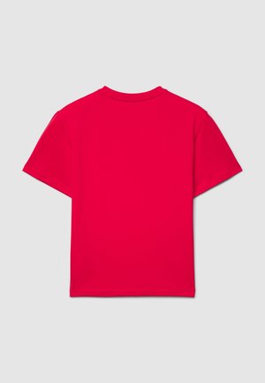 T-shirt rossa a maniche corte in cotone. Presenta un collo rotondo e un design semplice. Colore uniforme senza motivi o decorazioni.
