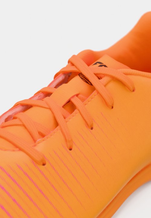 PUMA FUTURE 8 PLAY IT JR UNISEX - Indoor football boots - heat fire/black/ravish — photo 7