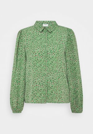 Blusa de manga larga verde claro con pequeño estampado floral rosa y blanco, cierre de botones al frente, cuello y puños elásticos.