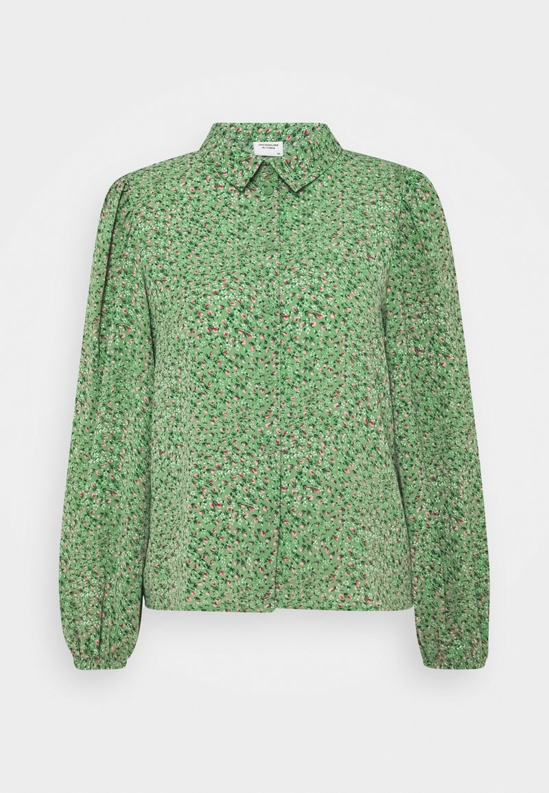 Blouse vert clair à manches longues avec petit imprimé floral rose et blanc, boutonnée devant, col et poignets élastiques.