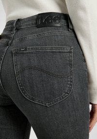 Lee CAROL - Vaqueros tapered - new season