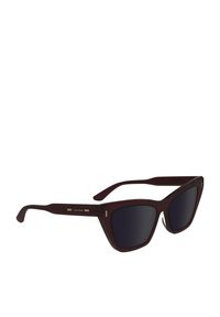 Occhiali da sole cat-eye color bordeaux con lenti scure, dotati di dettagli dorati sulle aste. Montatura in plastica liscia con forme angolari nette.