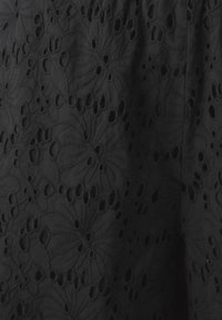 Thumbnail Image 5