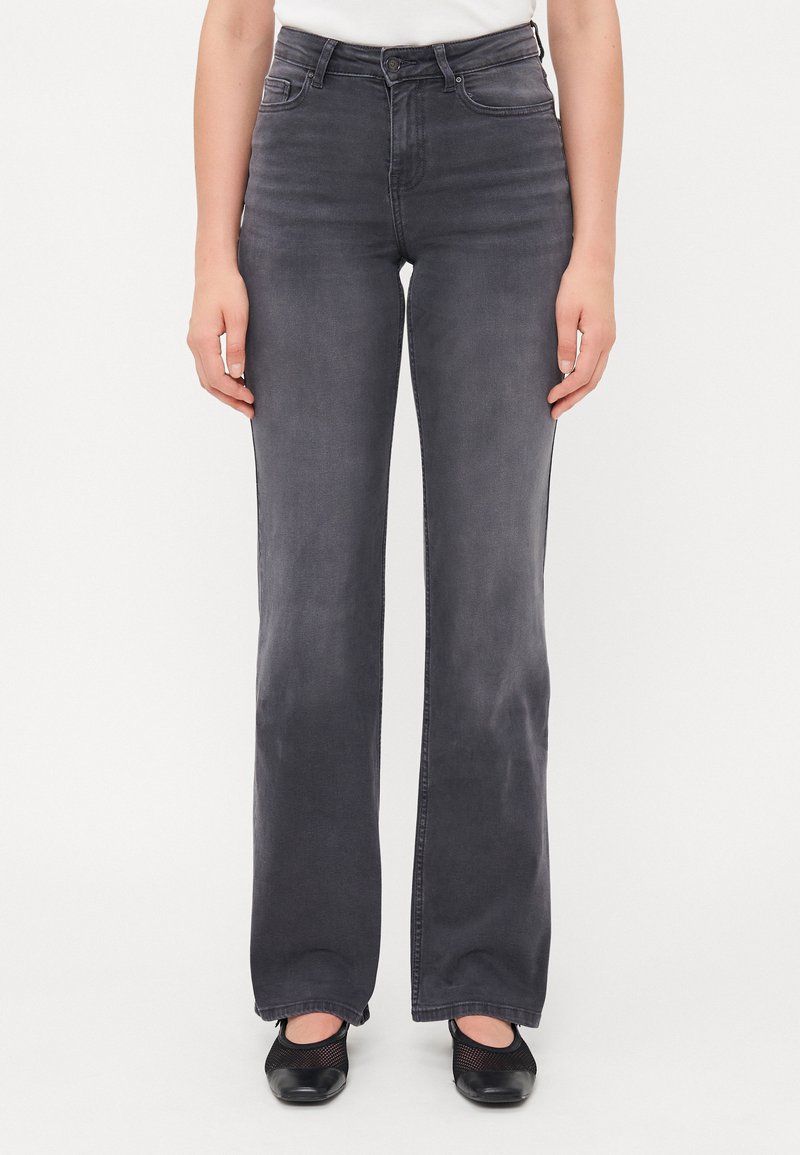 Høytlivte, rette jeans i mørkegrå denim. Har tradisjonelt fem-lommers design og svak falming over stoffet.