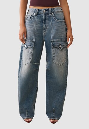 - Wide leg
