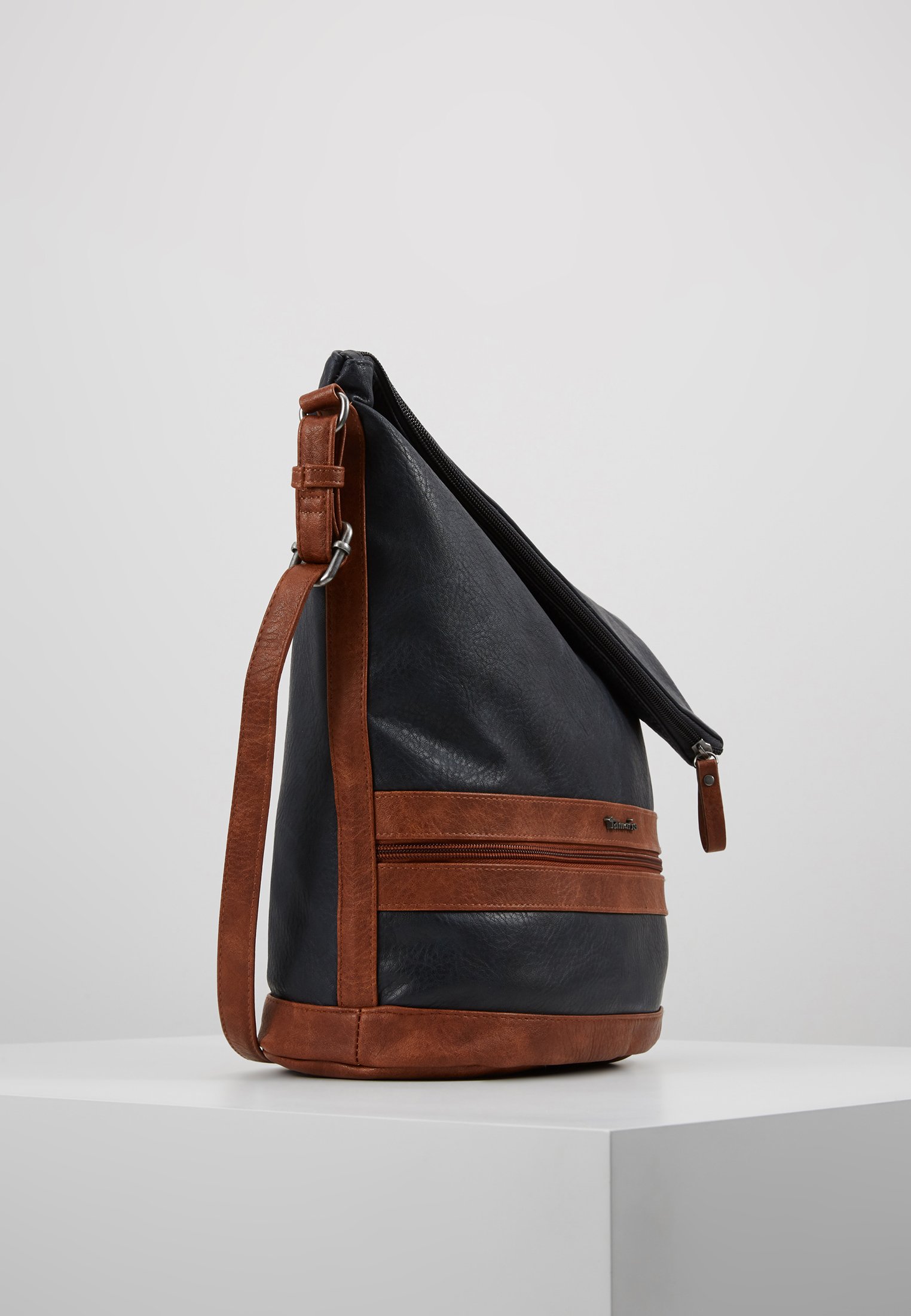 Tamaris SMIRNE HOBO BAG Skulderveske navy comb Zalando.no Tamaris SMIRNE HOBO BAG Skulderveske dark brown comb
