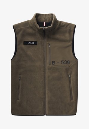 Olivgrön ärmlös fleecväst med hög krage, utrustad med två framfickor med dragkedja, etikett "HALO" på vänster bröst och tryckt "B-538."