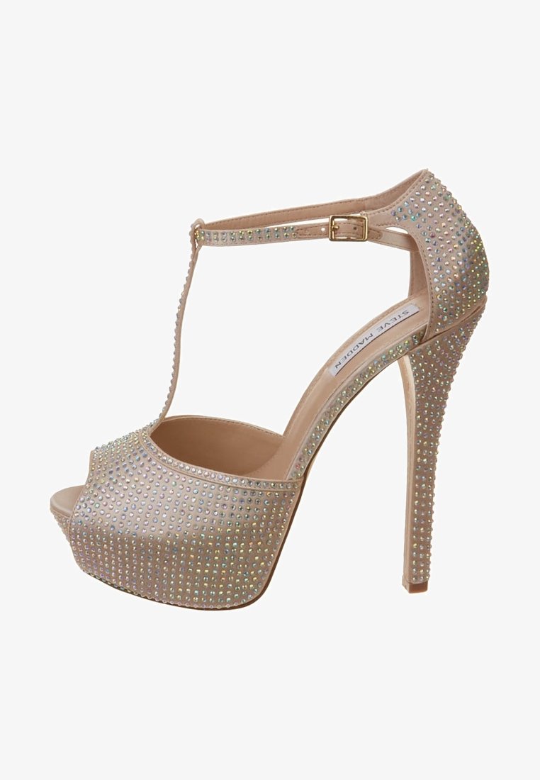 Beige lodičky s otevřenou špičkou, zdobené duhovými cvoky, s T-páskem a sponou, s platformovou podrážkou.