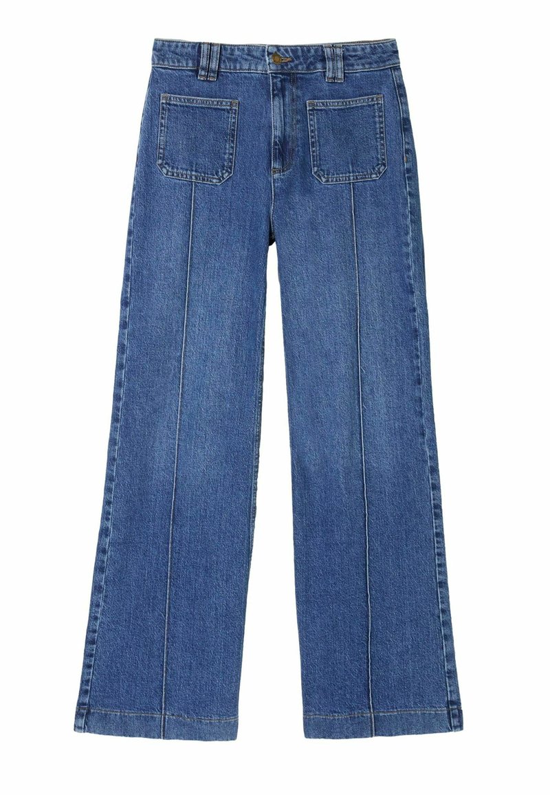 Jeans in denim blu con gamba larga e taglio classico, dotati di due tasche posteriori e cuciture visibili lungo le cuciture anteriori.