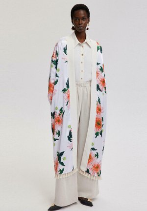 Touché Privé FLORAL PATTERNED DETAILED - Summer jacket - cream