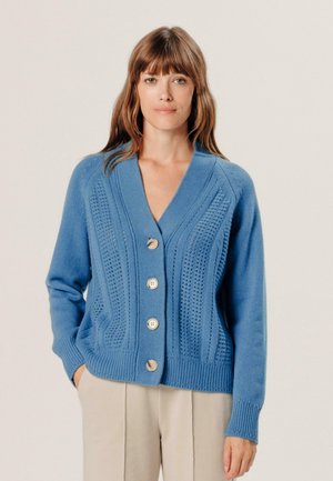 AJOURÉ EN - Strickjacke - bleu gris