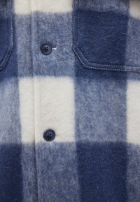 Thumbnail Image 7