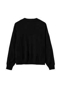 Melna adīta džemperis ar apaļu kakla izgriezumu, ribotām apakšmalām un piedurknēm, kā arī brīvu piegriezumu. Gluda tekstūra; nav redzamu rakstu vai akcentu.