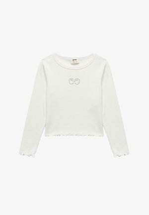 Top corto de manga larga blanco con dobladillo con volantes, que presenta un pequeño diseño de lazo en pedrería en el pecho. Material de algodón suave.