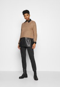 Pieces PCELLEN O-NECK  - Camisola - natural