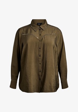 Olivenfarvet bluse med lange ærmer, knaplukning foran, udsmykket krave og skulderdetaljer med metalliske nitter. Blødt, tekstureret stof.