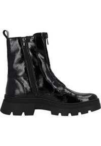 Botas de tobillo de charol negro con cremalleras laterales, suelas de goma gruesa y acabado texturizado. Cuenta con una pestaña trasera para facilitar el calce.