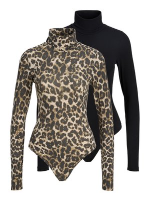 Dva body s dlouhým rukávem a rolákem, jedno černé a druhé s hnědo-béžovým leopardím vzorem.