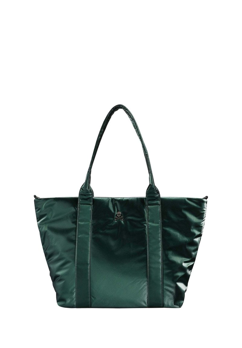 Bolsa de tote verde, brillante, con dos asas largas, forma rectangular y un pequeño logo de calavera en la parte frontal. Fabricada con material suave y duradero.